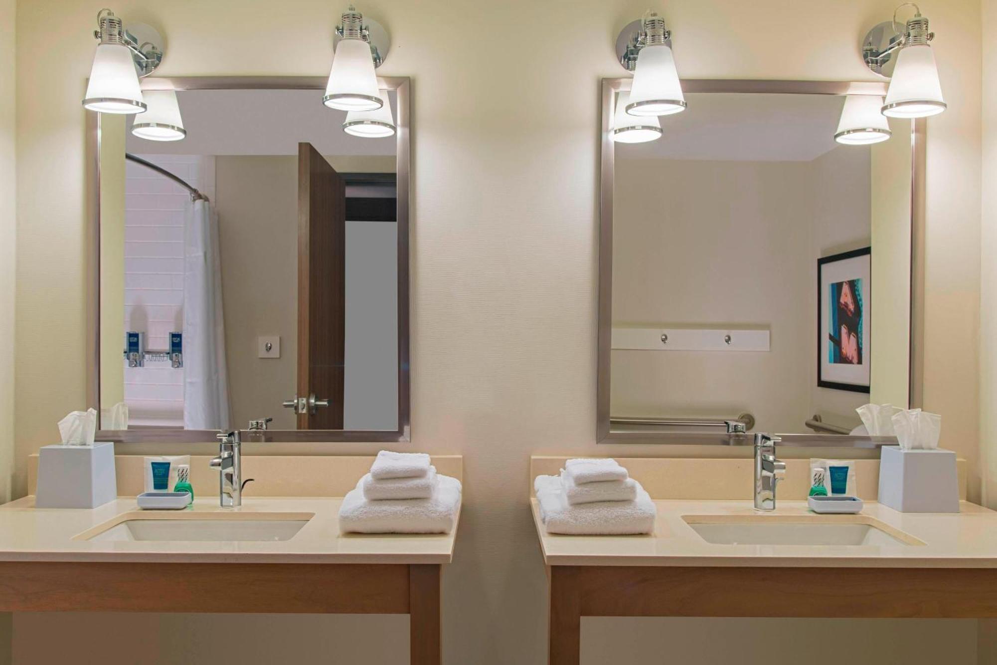 Four Points By Sheraton Midland Ngoại thất bức ảnh