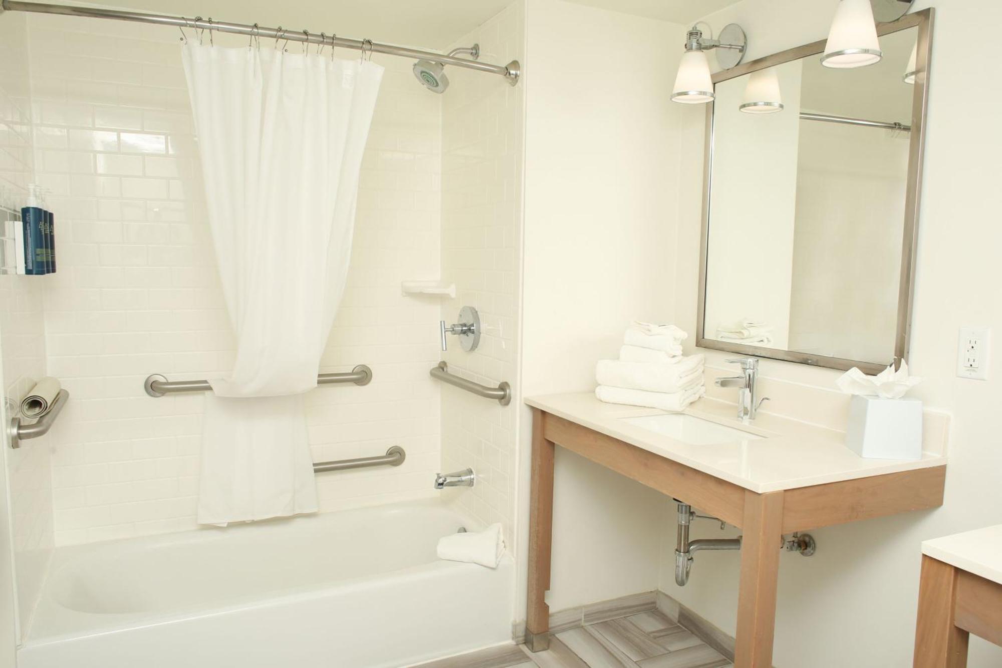 Four Points By Sheraton Midland Ngoại thất bức ảnh