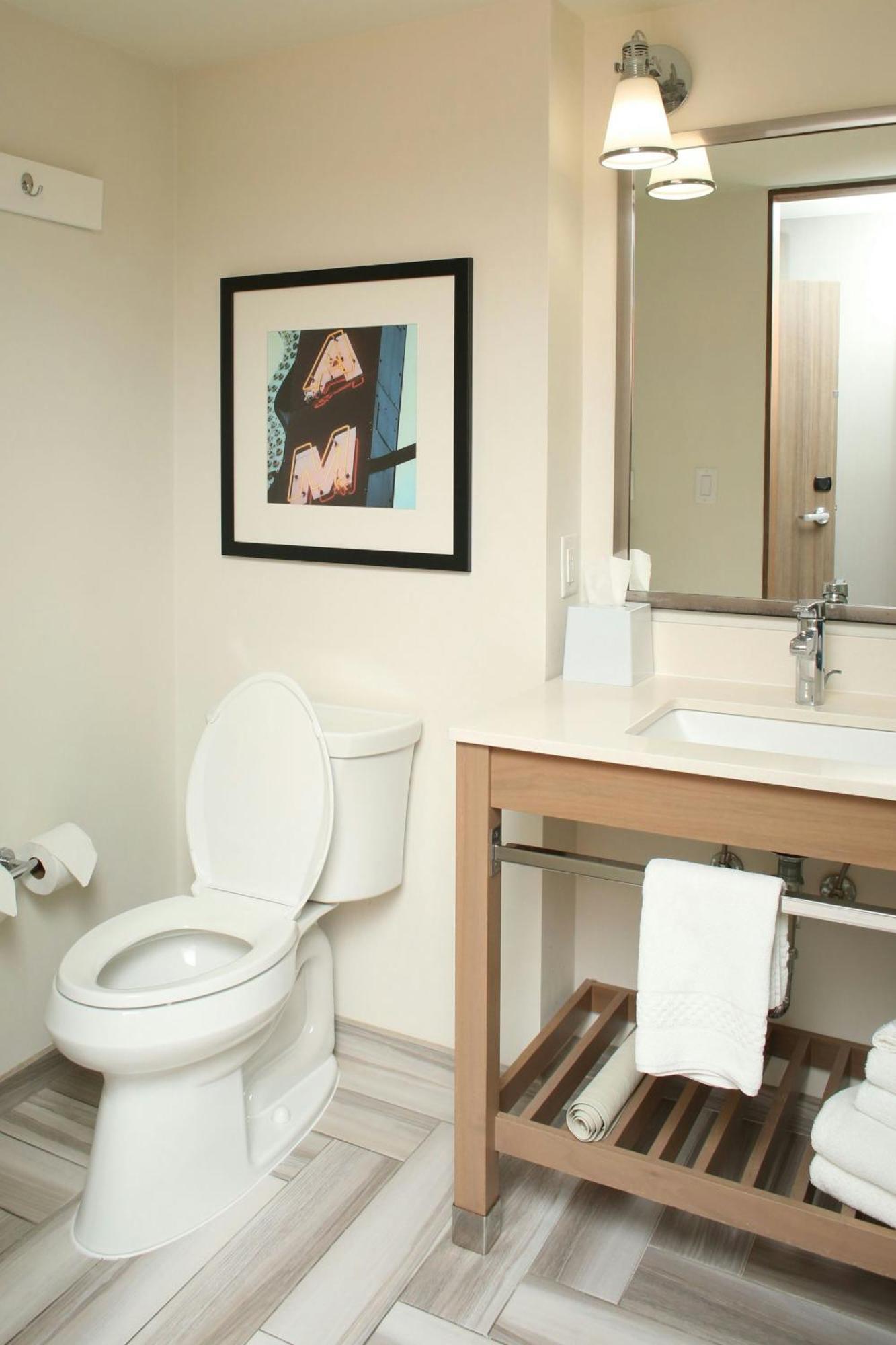 Four Points By Sheraton Midland Ngoại thất bức ảnh